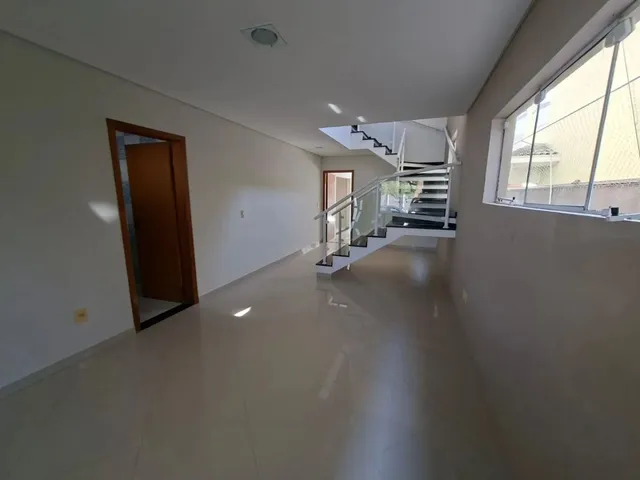 Casa com 250m² 4 quartos e 2 banheiros, para alugar, no bairro Urbanova em São José Dos Campos