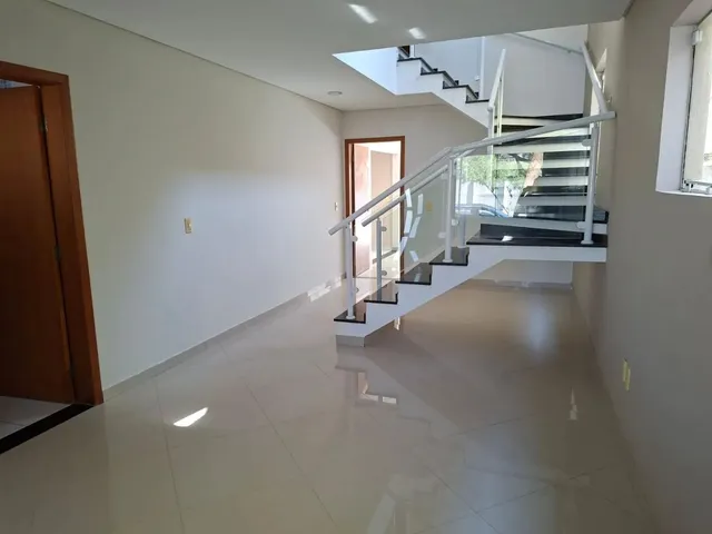 Casa com 250m² 4 quartos e 2 banheiros, para alugar, no bairro Urbanova em São José Dos Campos