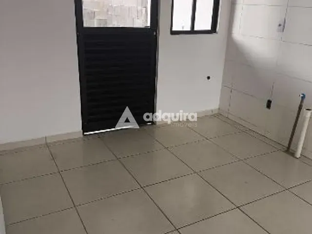 Casa 2 quartos e 1 banheiro, à venda, no bairro Cará-Cará em Ponta Grossa