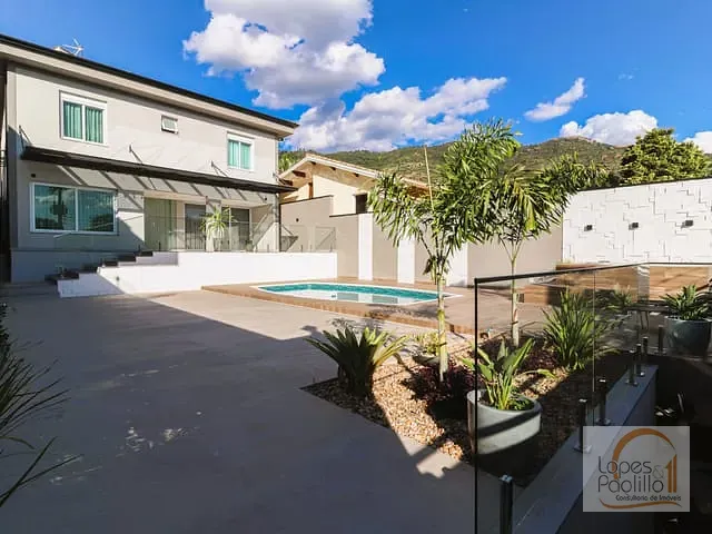 Casa com 360m² 4 quartos e 4 banheiros, à venda, no bairro Parque Arco Iris em Atibaia