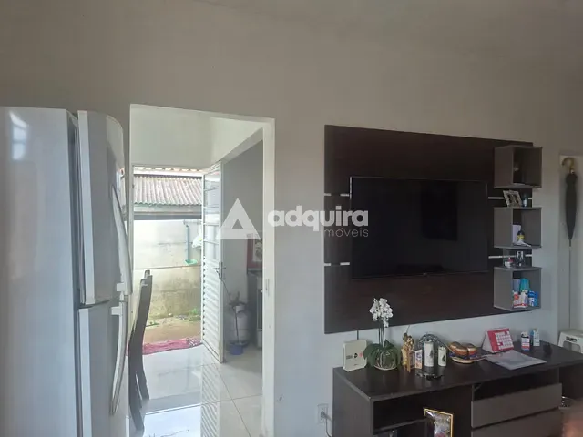 Casa com 250m² 2 quartos e 1 banheiro, à venda, no bairro Cará-cará em Ponta Grossa
