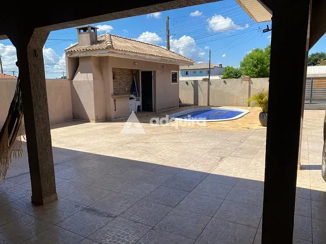 Casa 2 quartos e 3 banheiros, à venda ou para alugar, no bairro Jardim Carvalho em Ponta Grossa