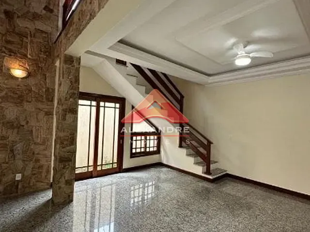 Casa com 360m² 4 quartos e 2 banheiros, à venda, no bairro Vila Resende em Caçapava