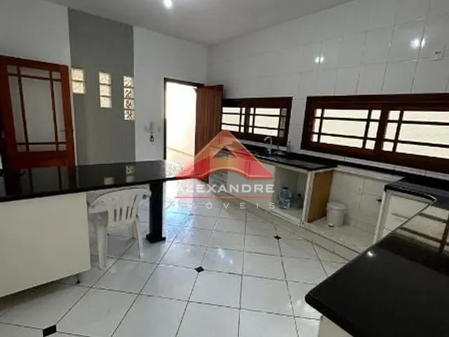 Casa com 360m² 4 quartos e 2 banheiros, à venda, no bairro Vila Resende em Caçapava