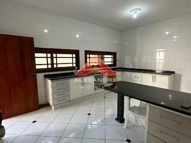 Casa com 360m² 4 quartos e 2 banheiros, à venda, no bairro Vila Resende em Caçapava