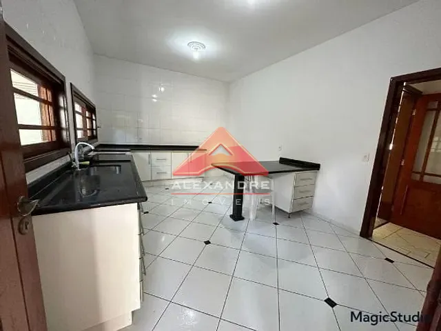 Casa com 360m² 4 quartos e 2 banheiros, à venda, no bairro Vila Resende em Caçapava