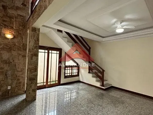 Casa com 360m² 4 quartos e 2 banheiros, à venda, no bairro Vila Resende em Caçapava