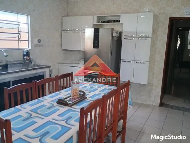 Casa com 300m² 3 quartos e 1 banheiro, à venda, no bairro Vila Industrial em São José dos Campos