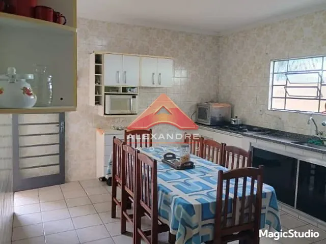 Casa com 300m² 3 quartos e 1 banheiro, à venda, no bairro Vila Industrial em São José dos Campos