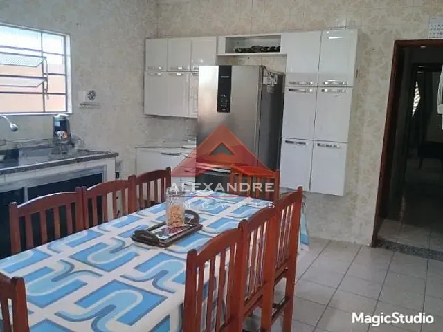 Casa com 300m² 3 quartos e 1 banheiro, à venda, no bairro Vila Industrial em São José dos Campos