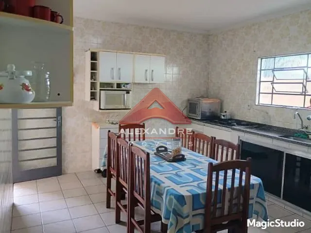 Casa com 300m² 3 quartos e 1 banheiro, à venda, no bairro Vila Industrial em São José dos Campos