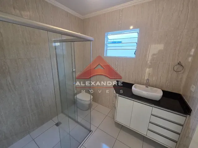 Casa com 250m² 4 quartos e 3 banheiros, à venda, no bairro Jardim Ismênia em São José dos Campos