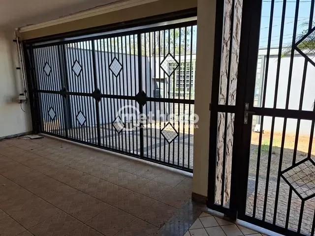 Casa com 1250m² 3 quartos e 5 banheiros, à venda, no bairro Parque dos Jacarandás em Campinas