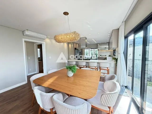 Casa 4 quartos e 5 banheiros, à venda, no bairro Orfãs em Ponta Grossa