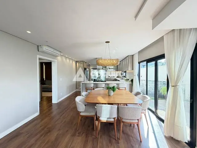 Casa 4 quartos e 5 banheiros, à venda, no bairro Orfãs em Ponta Grossa