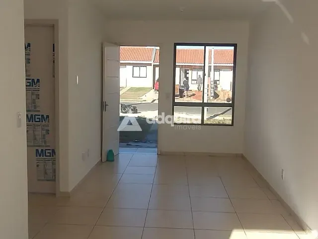 Casa 2 quartos e 1 banheiro, à venda, no bairro Cará-cará em Ponta Grossa