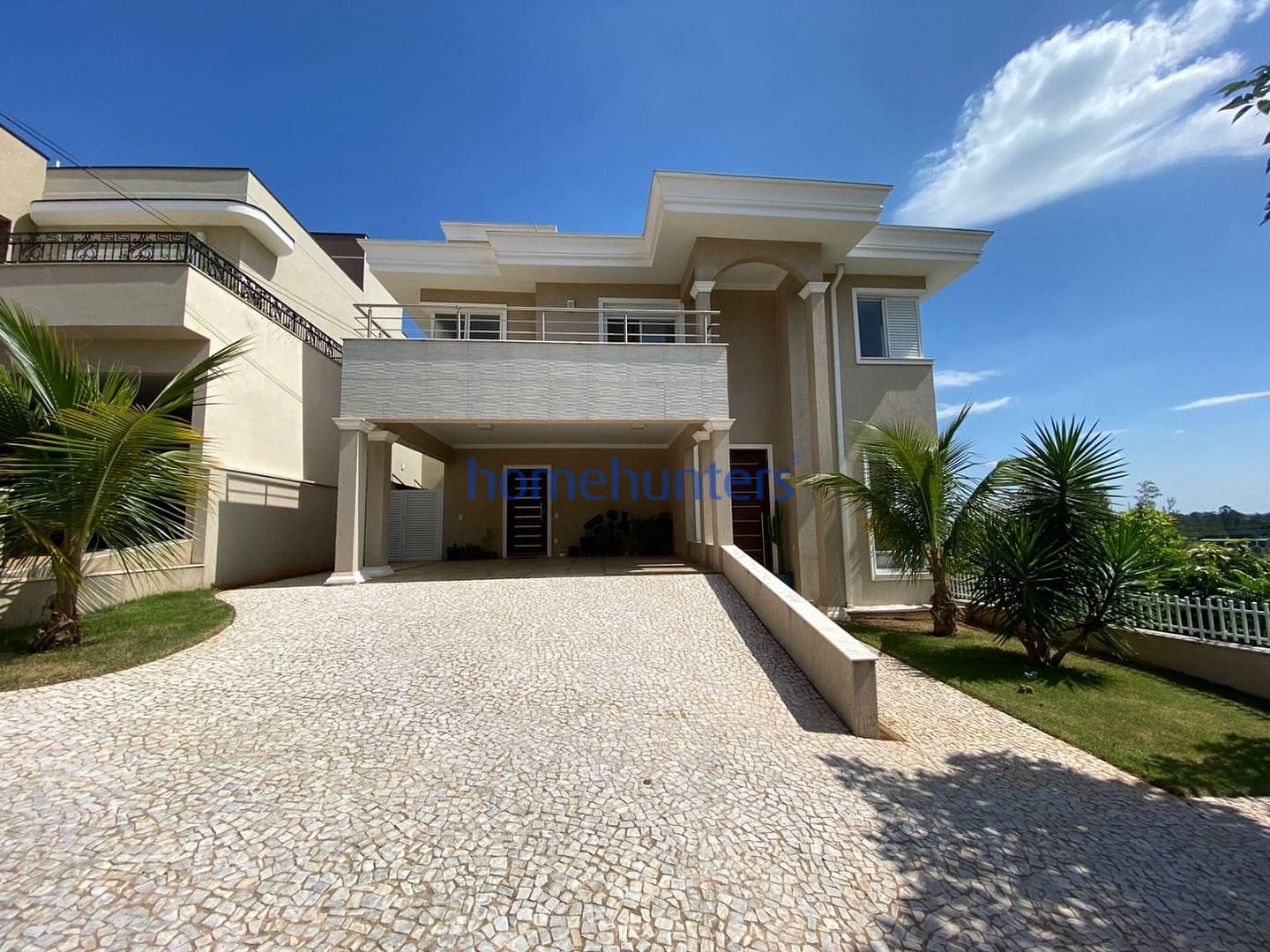 Casa à venda e aluguel com 4 quartos, 360m² - Foto 1
