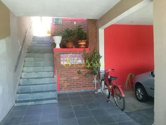Casa com 530m² 3 quartos e 2 banheiros, à venda, no bairro Vila São Benedito em Pindamonhangaba