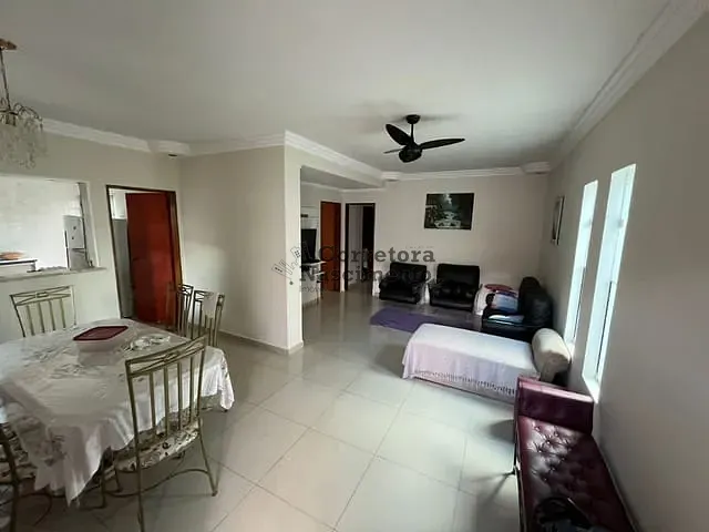 Casa com 250m² 5 quartos e 4 banheiros, para alugar, no bairro Jardim Terras de Sao Joao em Jacareí