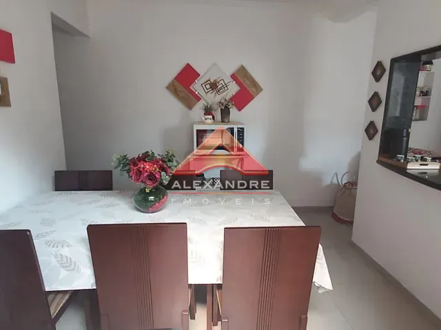 Casa com 145m² 3 quartos e 1 banheiro, à venda, no bairro Parque dos Príncipes em Jacareí