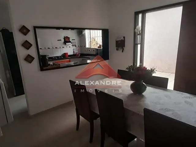 Casa com 145m² 3 quartos e 1 banheiro, à venda, no bairro Parque dos Príncipes em Jacareí
