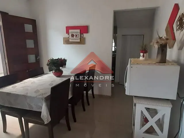 Casa com 145m² 3 quartos e 1 banheiro, à venda, no bairro Parque dos Príncipes em Jacareí