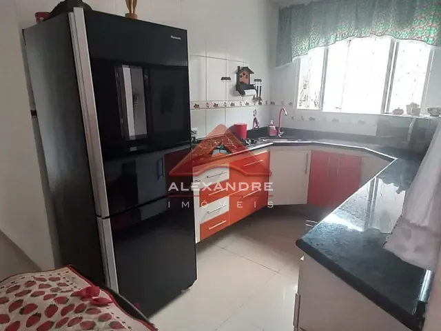 Casa com 145m² 3 quartos e 1 banheiro, à venda, no bairro Parque dos Príncipes em Jacareí