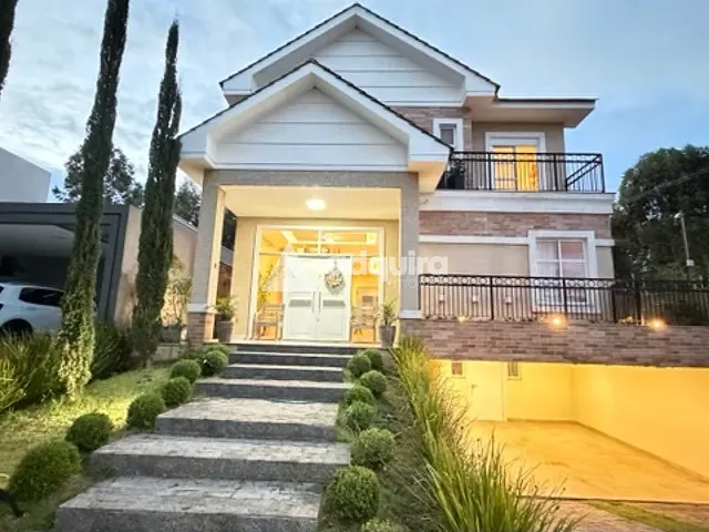 Casa com 300m² 4 quartos e 4 banheiros, à venda ou para alugar, no bairro Jardim Carvalho em Ponta Grossa