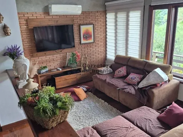 Casa com 2500m² 3 quartos e 3 banheiros, à venda, no bairro Condomínio Lagoinha em Jacareí