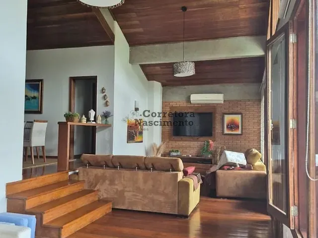 Casa com 2500m² 3 quartos e 3 banheiros, à venda, no bairro Condomínio Lagoinha em Jacareí