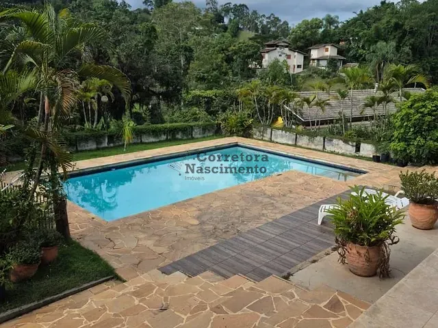 Casa com 2500m² 3 quartos e 3 banheiros, à venda, no bairro Condomínio Lagoinha em Jacareí