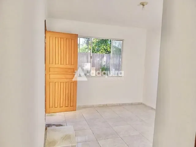 Casa 2 quartos e 1 banheiro, à venda, no bairro Cará-cará em Ponta Grossa