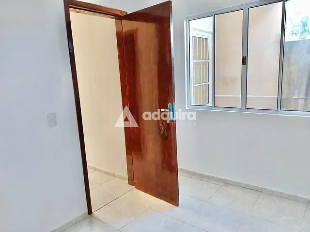 Casa 2 quartos e 1 banheiro, à venda, no bairro Cará-cará em Ponta Grossa