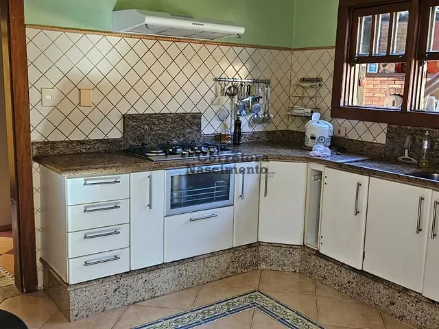 Casa com 800m² 4 quartos e 4 banheiros, à venda, no bairro Loteamento Villa Branca em Jacareí