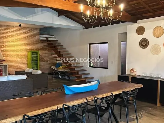 Casa com 1000m² 2 quartos e 3 banheiros, à venda, no bairro Centro em Ibiúna
