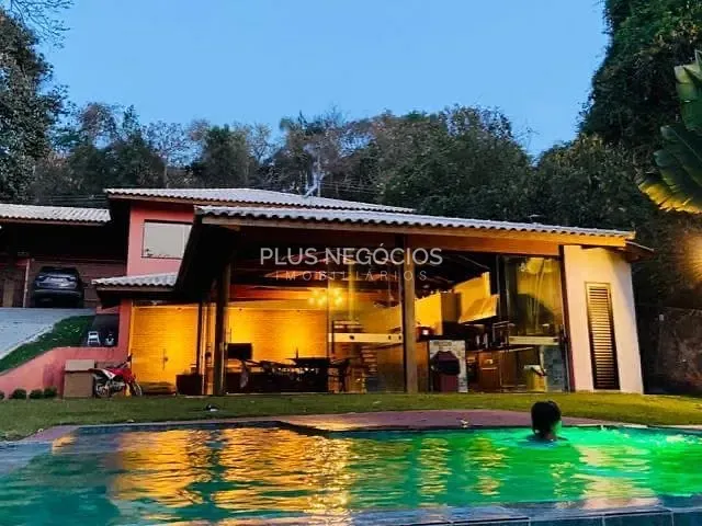 Casa com 1000m² 2 quartos e 3 banheiros, à venda, no bairro Centro em Ibiúna