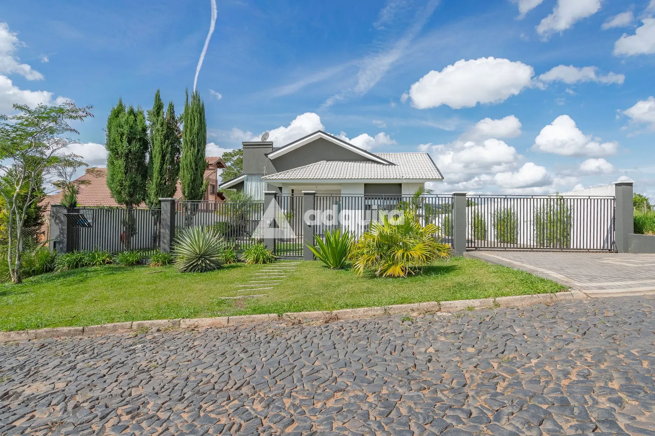 Casa, 3 quartos, 240 m² - Foto 1