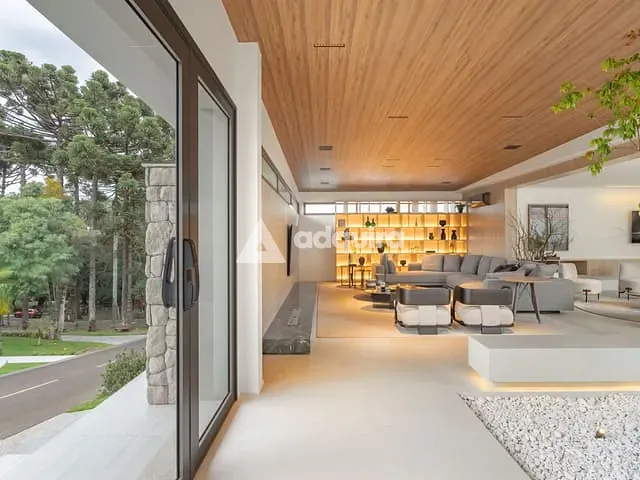 Casa 4 quartos e 7 banheiros, à venda, no bairro Estrela em Ponta Grossa