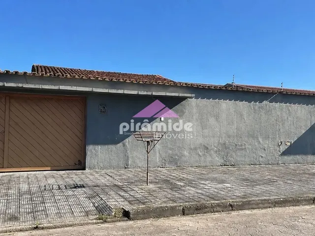 Casa com 10m² 2 quartos e 1 banheiro, à venda, no bairro Aruan em Caraguatatuba