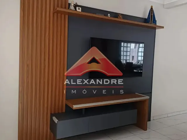 Casa com 10m² 2 quartos e 2 banheiros, à venda, no bairro Conjunto Residencial Galo Branco em São José Dos Campos