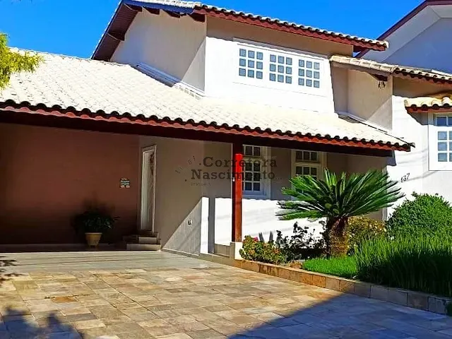 Casa com 375m² 3 quartos e 3 banheiros, à venda, no bairro Vila Zeze em Jacareí