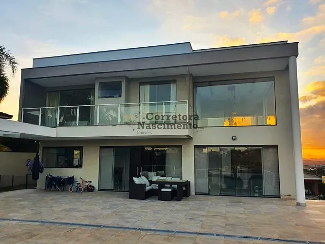 Casa com 1400m² 5 quartos e 6 banheiros, para alugar, no bairro Parque Residencial Santa Paula em Jacareí