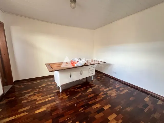 Casa 3 quartos e 2 banheiros, para alugar, no bairro Centro em Ponta Grossa