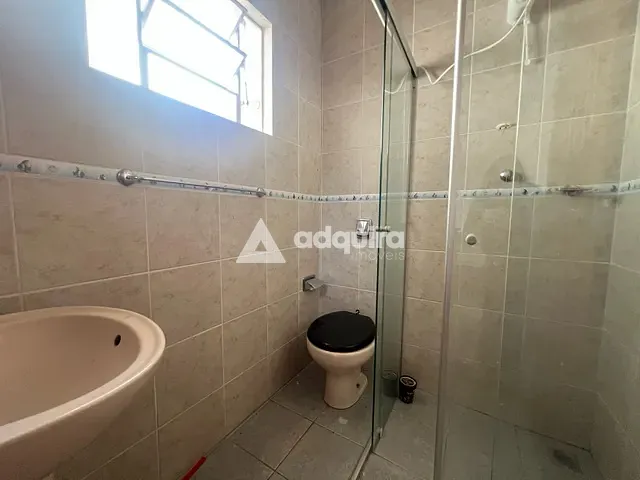 Casa 3 quartos e 2 banheiros, para alugar, no bairro Centro em Ponta Grossa