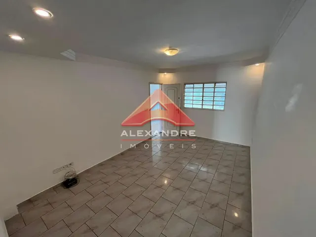 Casa com 10m² 3 quartos e 3 banheiros, para alugar, no bairro Jardim Ismênia em São José Dos Campos