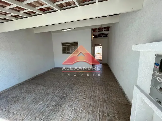 Casa com 10m² 3 quartos e 3 banheiros, para alugar, no bairro Jardim Ismênia em São José Dos Campos