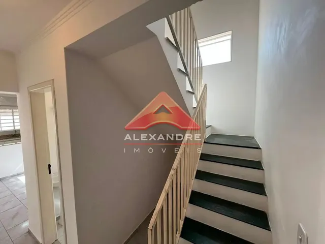Casa com 10m² 3 quartos e 3 banheiros, para alugar, no bairro Jardim Ismênia em São José Dos Campos