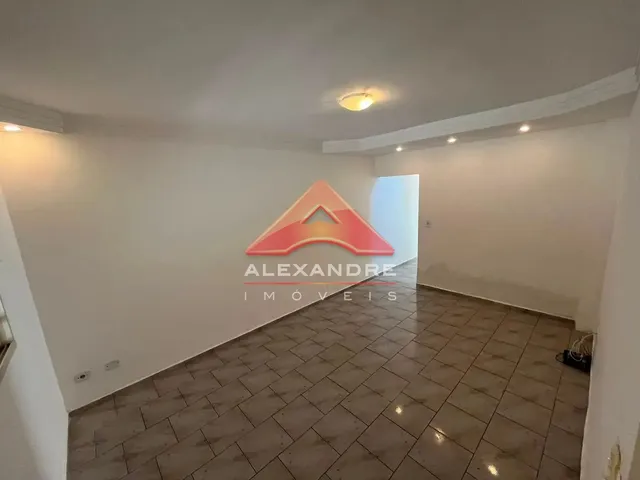 Casa com 10m² 3 quartos e 3 banheiros, para alugar, no bairro Jardim Ismênia em São José Dos Campos