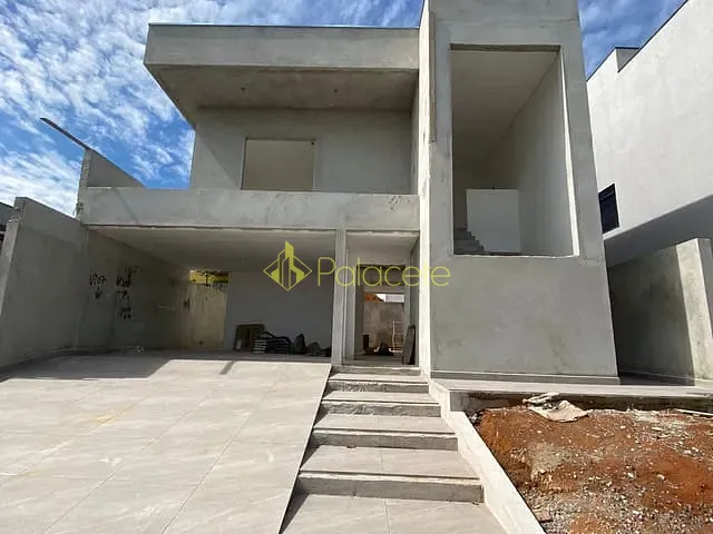 Casa com 250m² 3 quartos e 3 banheiros, à venda, no bairro Caçapava Velha em Caçapava