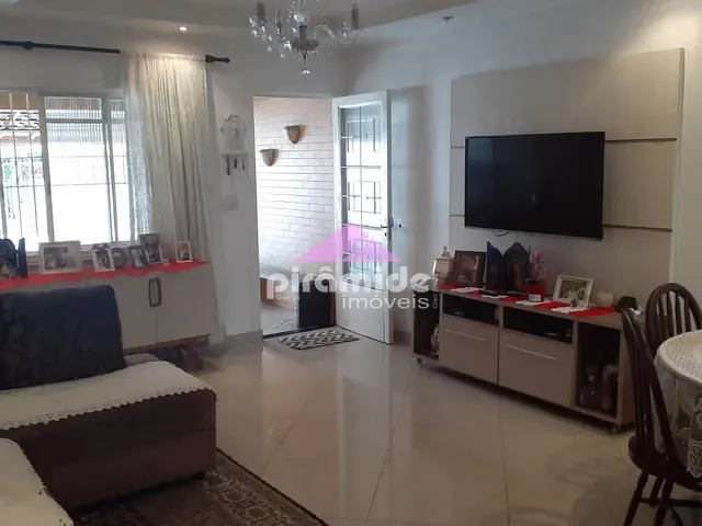 Casa com 250m² 3 quartos e 3 banheiros, à venda, no bairro Jardim Augusta em São José dos Campos